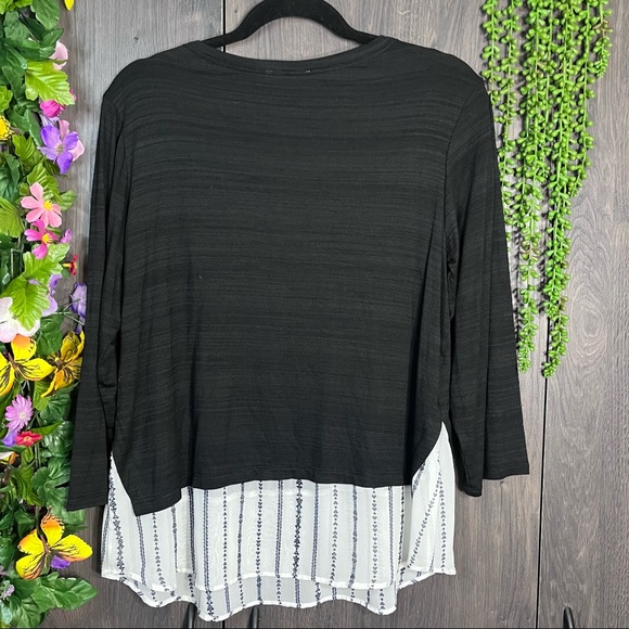 💙2/$40💙Status by Chenault Printed Tiered Blouse Size Medium - Picture 13 of 16